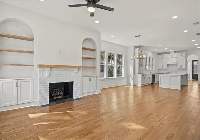 Photo 4 of Single family home for sale at 206 N Highland Ave, Winter Garden, FL 34787 | MLS# O6444632 | Listing updated on 2026-10-22