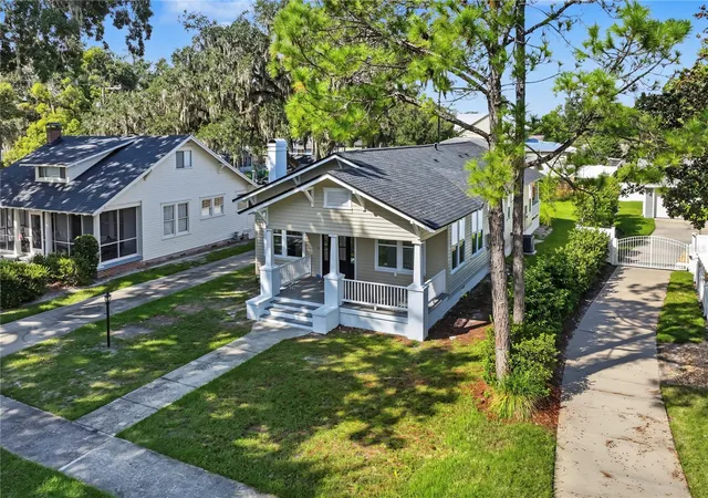 Photo 2 of Single family home for sale at 206 N Highland Ave, WINTER GARDEN, FL 34787 | MLS# O6444632 | Listing updated on 2026-10-22