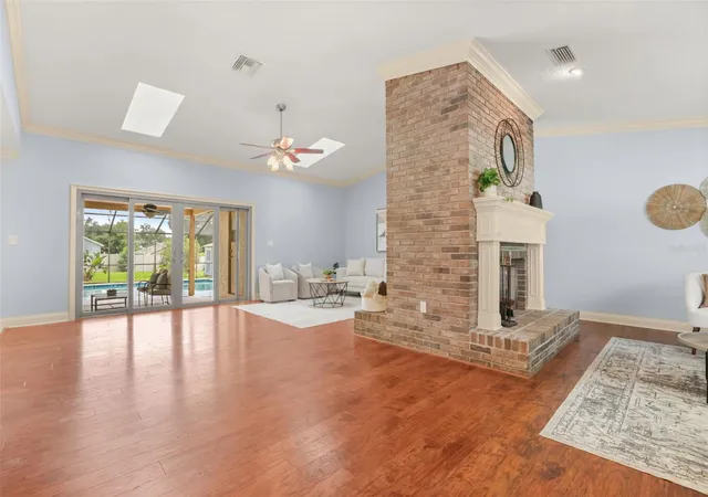 Photo 3 of Single family home for sale at 382 Forest Park Cir, Longwood, FL 32779 | MLS# O6444637 | Listing updated on 2026-10-01