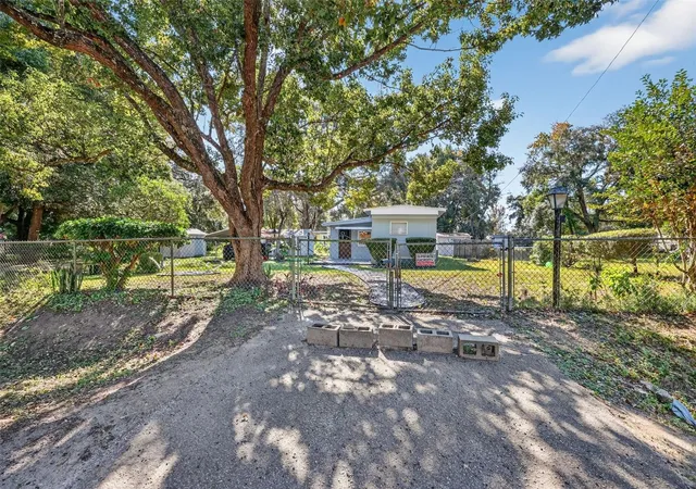 Photo 3 of Manufactured home for sale at 10438 Se 130th Place, Ocklawaha, FL 32179 | MLS# G5118246 | Listing updated on 2026-09-25