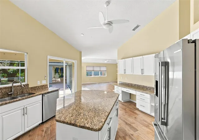 Photo 4 of Single family home for sale at 1225 Oak Tree Ln, Nokomis, FL 34275 | MLS# N6145918 | Listing updated on 2026-09-28