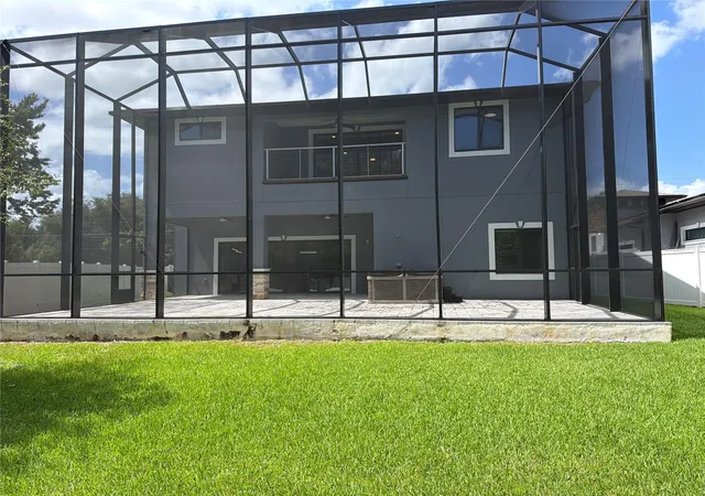 Photo 4 of Sale Pending at 541 W Lake Brantley Rd, Altamonte Springs, FL 32714 | MLS# O6444645 | Listing updated on 2026-10-06