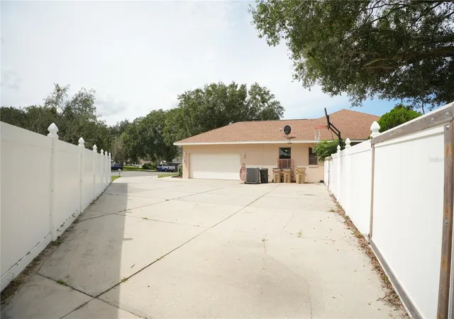 Photo 3 of Single family home for sale at 11318 Summer Wind Ct, Clermont, FL 34711 | MLS# S5158268 | Listing updated on 2026-10-02