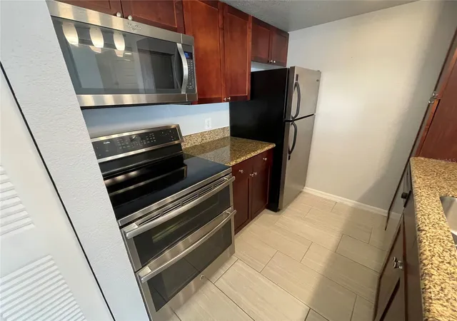 Photo 3 of Condo for sale at 5128 Conroy Rd #13, Orlando, FL 32811 | MLS# O6444648 | Listing updated on 2026-09-25