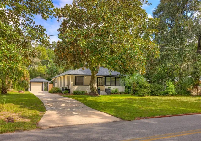 Photo 2 of Single family home for sale at 641 E Pennsylvania Ave, Deland, FL 32724 | MLS# V4951501 | Listing updated on 2026-09-28