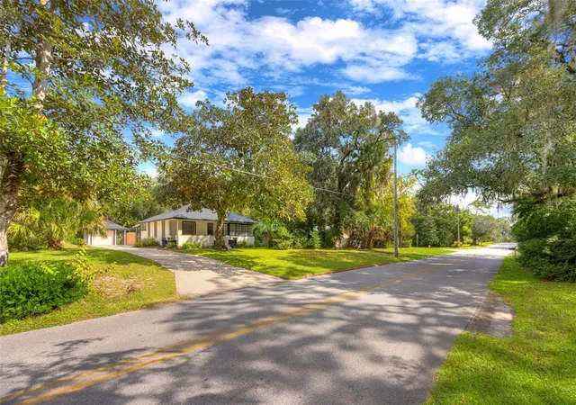 Photo 3 of Single family home for sale at 641 E Pennsylvania Ave, Deland, FL 32724 | MLS# V4951501 | Listing updated on 2026-09-28