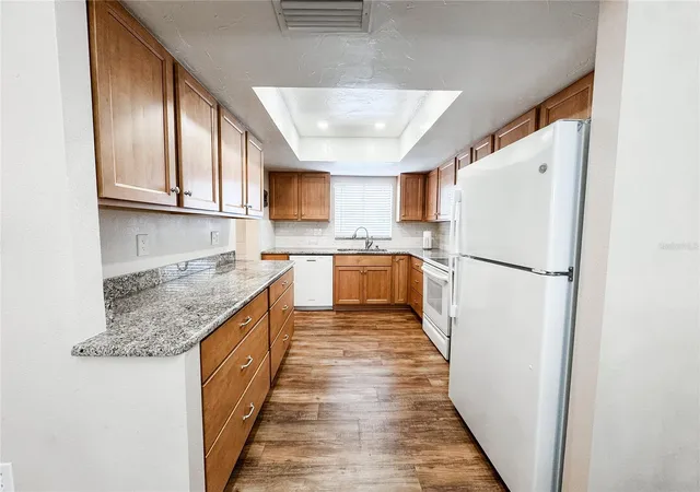 Photo 4 of Condo for sale at 3362 Lake Bayshore Dr #P214, Bradenton, FL 34205 | MLS# A4707346 | Listing updated on 2026-09-30