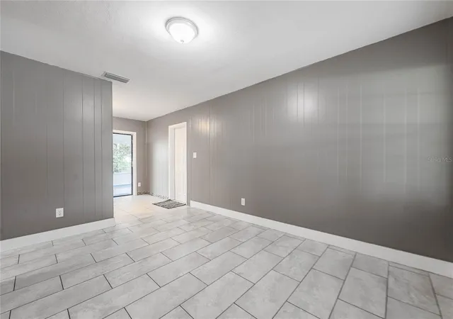 Photo 3 of Single family home for sale at 1026 Canal Dr W, Lakeland, FL 33801 | MLS# L4965336 | Listing updated on 2026-09-29