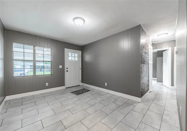 Photo 3 of Single family home for sale at 1026 Canal Dr W, Lakeland, FL 33801 | MLS# L4965336 | Listing updated on 2026-09-29