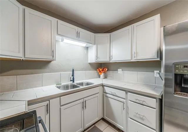 Photo 4 of Single family home for sale at 1026 Canal Dr W, Lakeland, FL 33801 | MLS# L4965336 | Listing updated on 2026-09-29