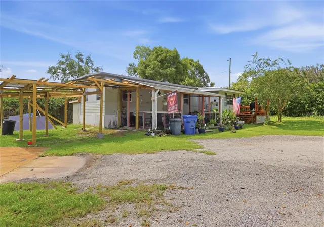 Photo 4 of Manufactured home for sale at 498 King Charles Cir, Deland, FL 32724 | MLS# V4951502 | Listing updated on 2026-09-25
