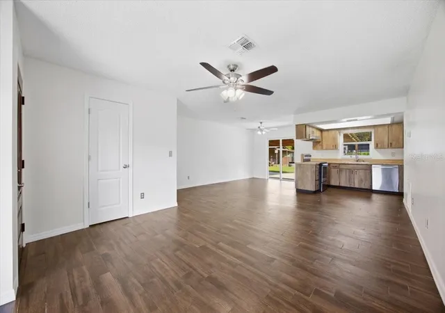 Photo 3 of Single family home for sale at 4799 Lake Shore Dr, Saint Cloud, FL 34772 | MLS# O6444667 | Listing updated on 2026-09-25