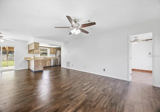 Photo 4 of Single family home for sale at 4799 Lake Shore Dr, Saint Cloud, FL 34772 | MLS# O6444667 | Listing updated on 2026-09-25