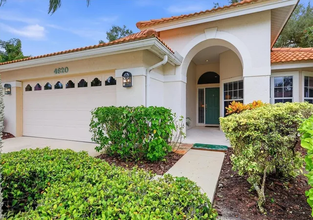 Photo 2 of Single family home for sale at 4620 Deer Trl Blvd, Sarasota, FL 34238 | MLS# A4707355 | Listing updated on 2026-10-06