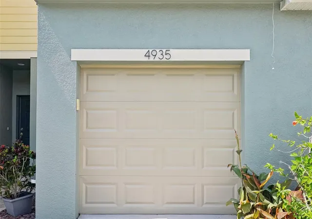 Photo 3 of Townhouse for sale at 4935 White Sanderling Ct, Tampa, FL 33619 | MLS# TB8552017 | Listing updated on 2026-09-25