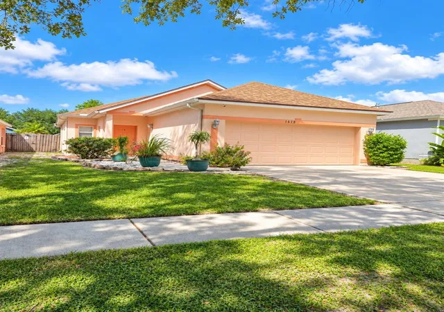 Photo 1 of Single family home for sale at 7628 Clovelly Park Pl, Apollo Beach, FL 33572 | MLS# TB8552021 | Listing updated on 2026-10-06
