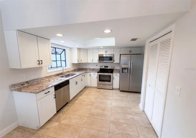 Photo 1 of Single family home for sale at 9805 Heaton Ct, Orlando, FL 32817 | MLS# O6444680 | Listing updated on 2026-09-25