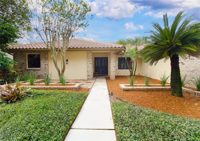 Photo 2 of Single family home for sale at 2194 Pinnacle Cir N, Palm Harbor, FL 34684 | MLS# TB8552028 | Listing updated on 2026-10-09