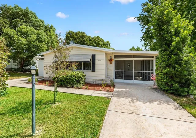 Photo 1 of Sale Pending at 1019 Ann Ave, Lady Lake, FL 32159 | MLS# G5118249 | Listing updated on 2026-10-05