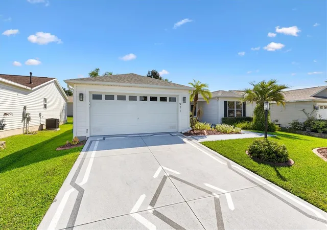Photo 3 of Single family home for sale at 971 Kingmont Ter, The Villages, FL 32162 | MLS# G5118251 | Listing updated on 2026-10-06