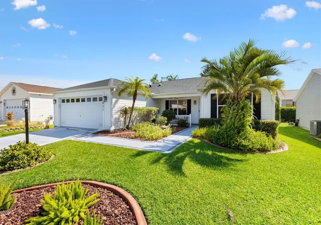 Photo 3 of Single family home for sale at 971 Kingmont Ter, The Villages, FL 32162 | MLS# G5118251 | Listing updated on 2026-10-06