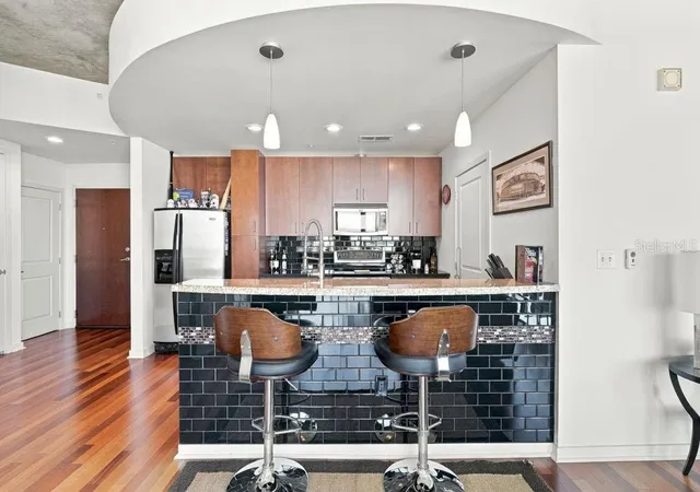 Photo 3 of Condo for sale at 155 S Court Ave #1816, Orlando, FL 32801 | MLS# O6444691 | Listing updated on 2026-10-04