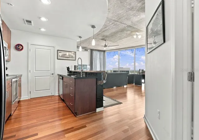 Photo 4 of Condo for sale at 155 S Court Ave #1816, Orlando, FL 32801 | MLS# O6444691 | Listing updated on 2026-10-04