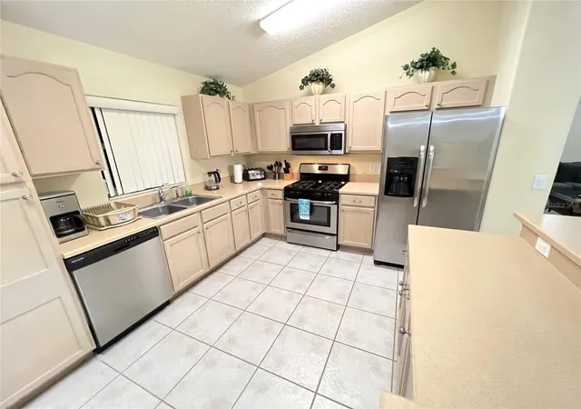 Photo 4 of Single family home for sale at 2581 Oneida Loop, Kissimmee, FL 34747 | MLS# S5158278 | Listing updated on 2026-09-30