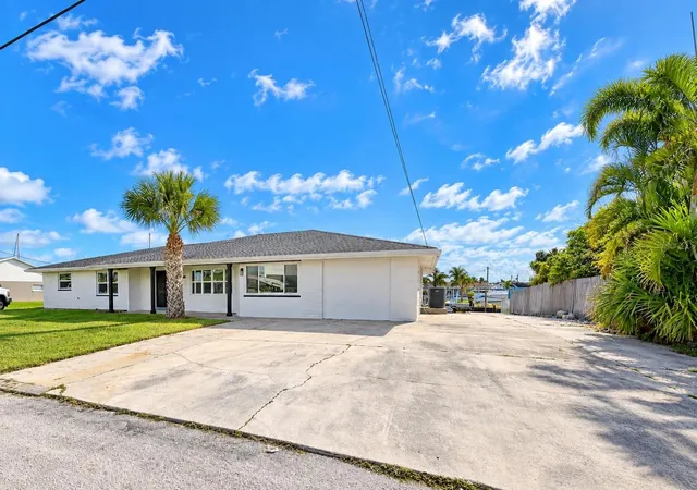 Photo 4 of Single family home for sale at 13812 Mattix Ave, Hudson, FL 34667 | MLS# W7889819 | Listing updated on 2026-10-02