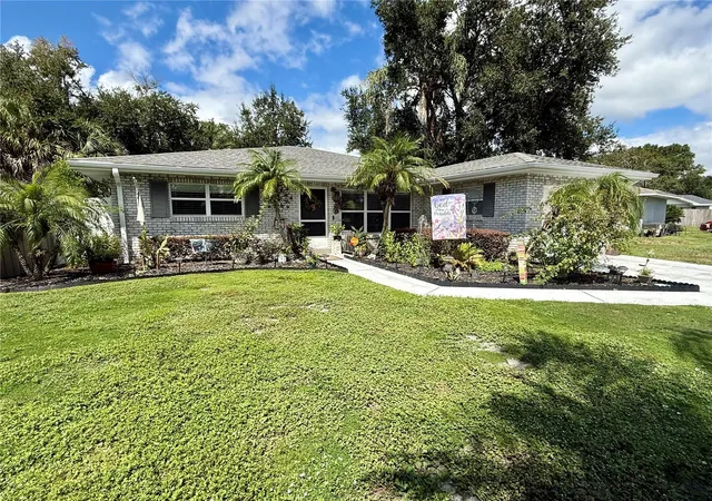 Photo 1 of Single family home for sale at 400 Bayou Rd, Winter Haven, FL 33884 | MLS# G5118252 | Listing updated on 2026-09-28