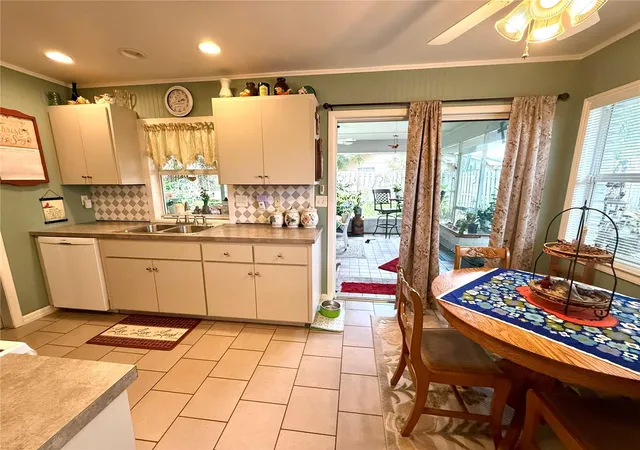 Photo 2 of Single family home for sale at 400 Bayou Rd, Winter Haven, FL 33884 | MLS# G5118252 | Listing updated on 2026-09-28