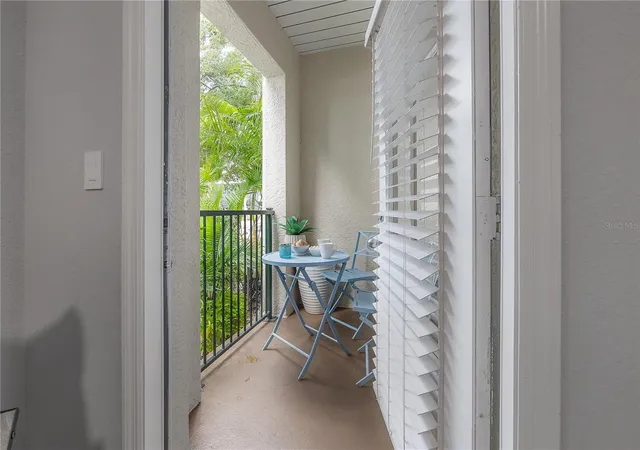 Listing Photo 4 - Condo for sale in building located at 402 S Armenia Ave, Tampa, FL 33609 - Unit #114