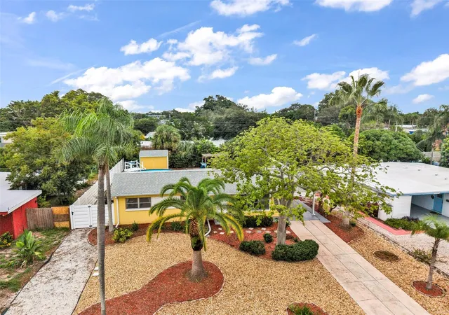 Photo 3 of Single family home for sale at 6235 Columbia Dr, Bradenton, FL 34207 | MLS# C7531204 | Listing updated on 2026-10-07