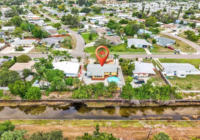 Photo 4 of Single family home for sale at 6235 Columbia Dr, Bradenton, FL 34207 | MLS# C7531204 | Listing updated on 2026-10-07