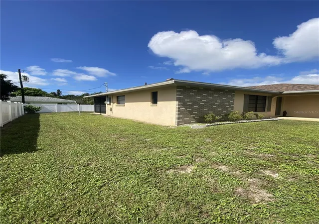 Photo 2 of Single family home for sale at 5050 Lucine Rd, Venice, FL 34293 | MLS# N6145923 | Listing updated on 2026-09-25
