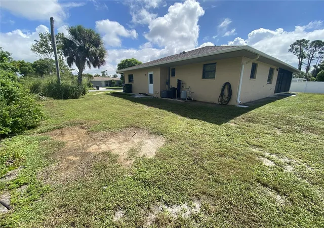Photo 3 of Single family home for sale at 5050 Lucine Rd, Venice, FL 34293 | MLS# N6145923 | Listing updated on 2026-09-25