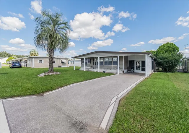 Photo 3 of Manufactured home for sale at 5600 Arrowhead Dr, Zephyrhills, FL 33542 | MLS# TB8552055 | Listing updated on 2026-10-17