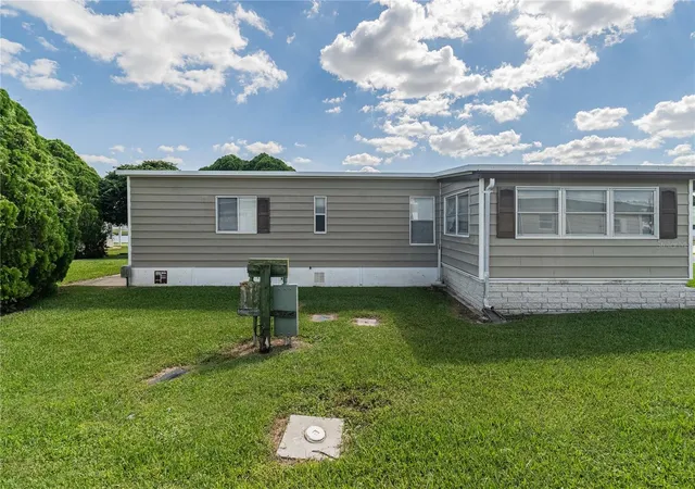 Photo 3 of Manufactured home for sale at 5600 Arrowhead Dr, Zephyrhills, FL 33542 | MLS# TB8552055 | Listing updated on 2026-10-17
