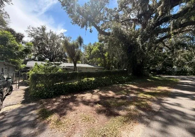 Photo 3 of Single family home for sale at 11615 Grovewood Ave, Thonotosassa, FL 33592 | MLS# TB8552058 | Listing updated on 2026-09-30