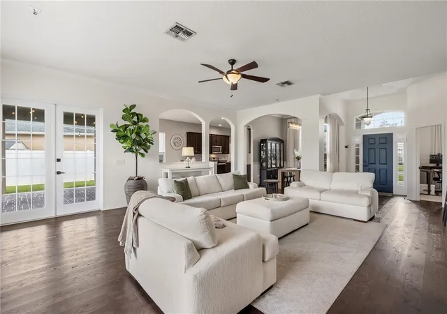 Photo 3 of Single family home for sale at 4247 Cranmore Ct, Belle Isle, FL 32812 | MLS# O6444726 | Listing updated on 2026-10-17