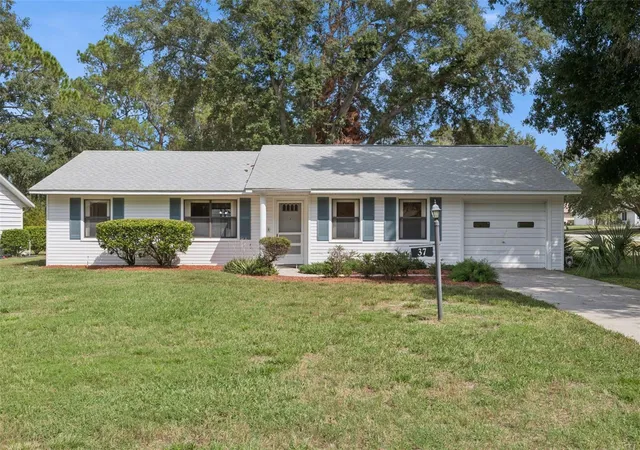 Photo 2 of Single family home for sale at 37 Gordon Ct, Leesburg, FL 34788 | MLS# G5118256 | Listing updated on 2026-10-03