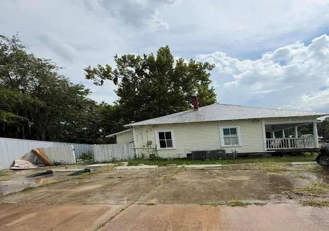 Photo 2 of Single family home for sale at 18421 High Springs Main, High Springs, FL 32643 | MLS# GC543789 | Listing updated on 2026-09-25