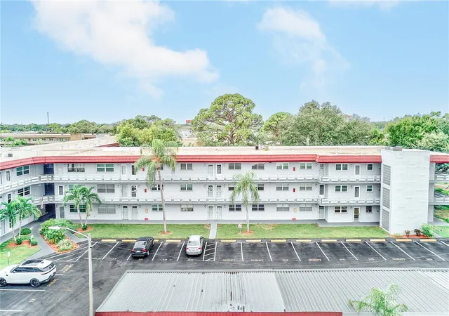 Condo for sale at 5660 80th Street N #C305, Saint Petersburg, FL 33709 | MLS# TB8552078