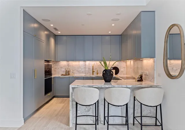 Photo 3 of Condo for sale at 3015 S Ysabella Ave #2401, Tampa, FL 33629 | MLS# TB8552099 | Listing updated on 2026-10-01