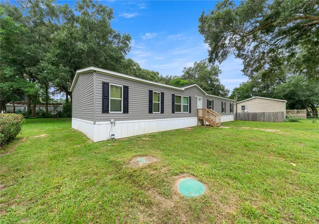 Photo 3 of Manufactured home for sale at 10838 SE 129th Lane, Belleview, FL 34420 | MLS# OM732877 | Listing updated on 2026-09-26
