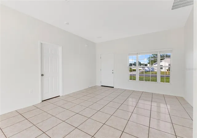 Photo 3 of Single family home for sale at 647 Heraldo Ct, Kissimmee, FL 34758 | MLS# O6444742 | Listing updated on 2026-10-09