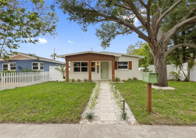 Photo 1 of Single family home for sale at 7042 Dartmouth Ave N, Saint Petersburg, FL 33710 | MLS# TB8552105 | Listing updated on 2026-10-13