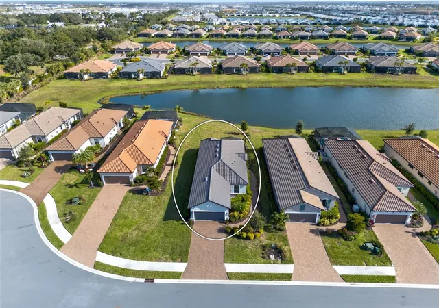 Photo 3 of Single family home for sale at 3021 Veneto Ct, Bradenton, FL 34211 | MLS# A4707390 | Listing updated on 2026-10-12