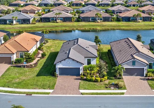Photo 4 of Single family home for sale at 3021 Veneto Ct, Bradenton, FL 34211 | MLS# A4707390 | Listing updated on 2026-10-12