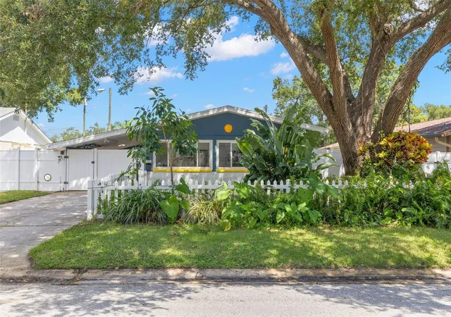 Photo 3 of Single family home for sale at 613 Cedarwood St N, Saint Petersburg, FL 33703 | MLS# TB8552109 | Listing updated on 2026-09-28